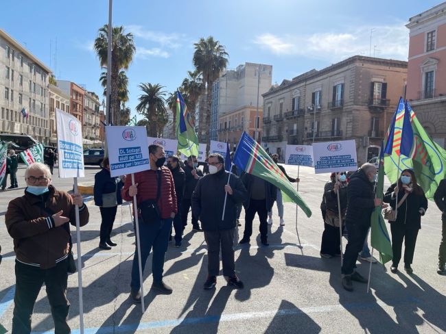 terminata la mobilitazione dei lavoratori agricoli davanti alla prefettura di bari