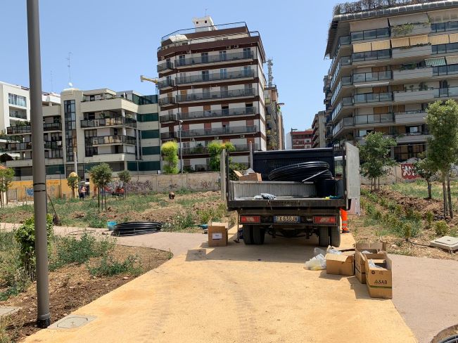 nel cantiere della ex caserma rossani in corso i lavori per l’installazione delle strutture ludiche e calisteniche e l’impianto di irrigazione