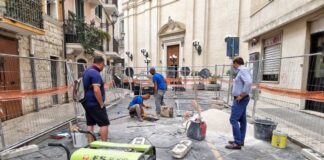 avviati i lavori di sistemazione delle basole in via boemondo a bari vecchia