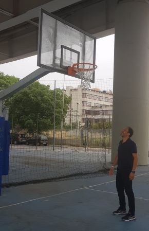 sostituiti i due canestri del campetto da basket sotto il ponte adriatico
