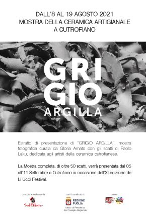 locandina grigio argilla