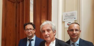 sx giovanni finocchio, professor albert fert, premio nobel per la fisica, mario carpentieri del poliba