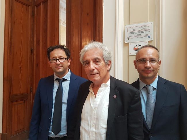 sx giovanni finocchio, professor albert fert, premio nobel per la fisica, mario carpentieri del poliba