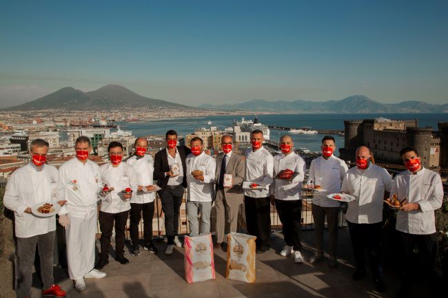 tutti i concorrenti del contest san gennà 2020 con antimo e mauro caputo presso la terrazza del renaissance mediterraneo