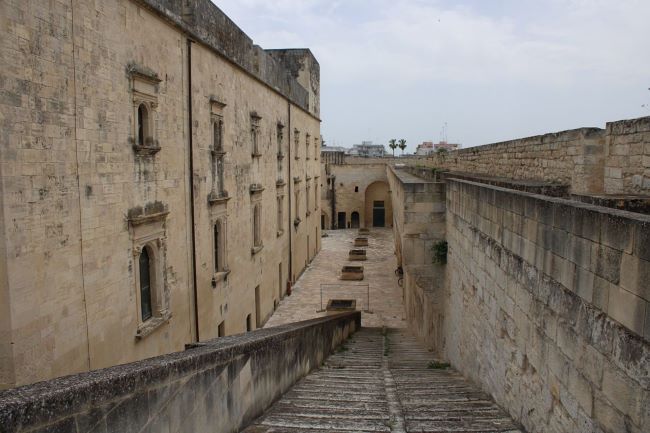 attraverso il castello - lecce