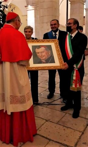 consegna del ritratto al cardinale pietro parolin (fodo di paola copertino)