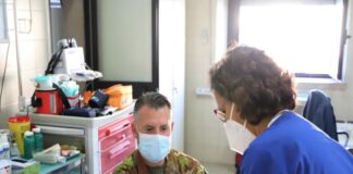 i militari dell'esercito contribuiscono alla donazione di sangue in puglia