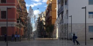 in funzione la fontana artistica a pavimento in piazza disfida di barletta