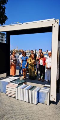 inaugurata installazione hug city frame in piazza diaz