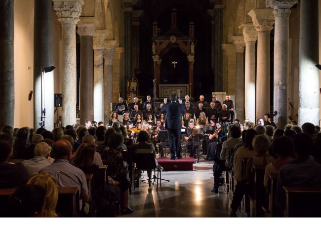 pierluigi lippolis dirige la missa defunctorum di paisiello nel duomo di taranto