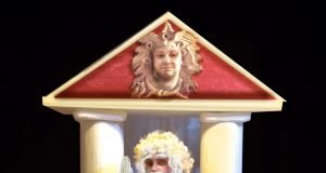 zeus e medusa teatro del pollaio