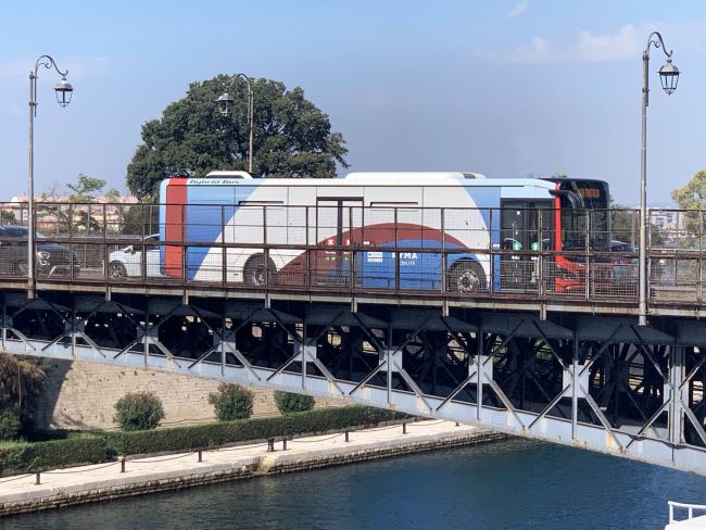 autobus man su ponte girevole (kyma mobilità)