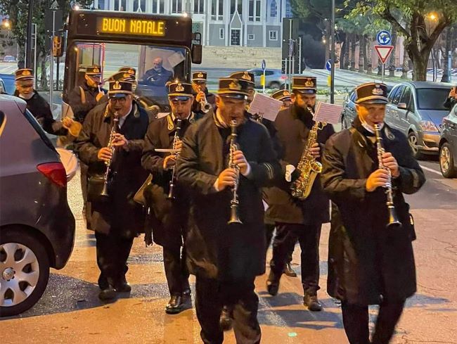 banda con autobus kyma mobilità