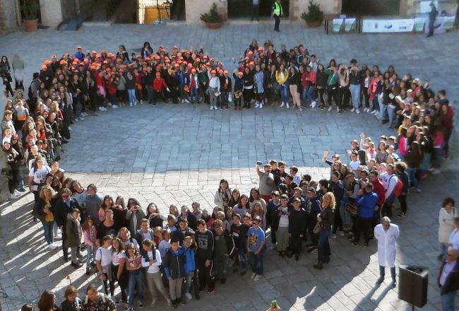 cuore composto da volontari e studenti