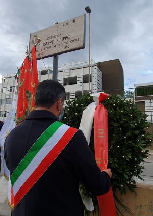 deposizione corona di fuori targa giuseppe filippo