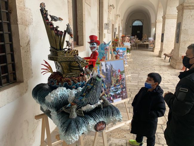 mostra minuature dei carri di putignano