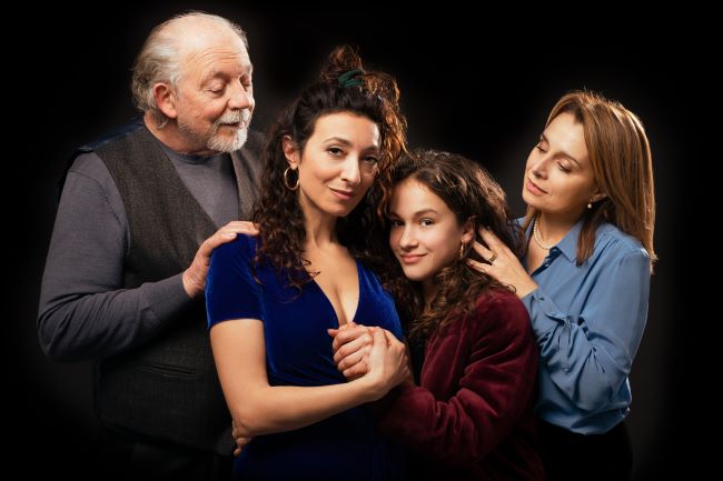 “Una famiglia”: a Bari il debutto dello spettacolo di Vito Signorile, Claudia Lerro, Giusy Frallonardo e Michela Masciavè