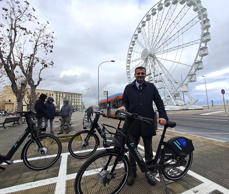 Bari, presentato il nuovo servizio di bike sharing Bari, presentato il nuovo servizio di bike sharing