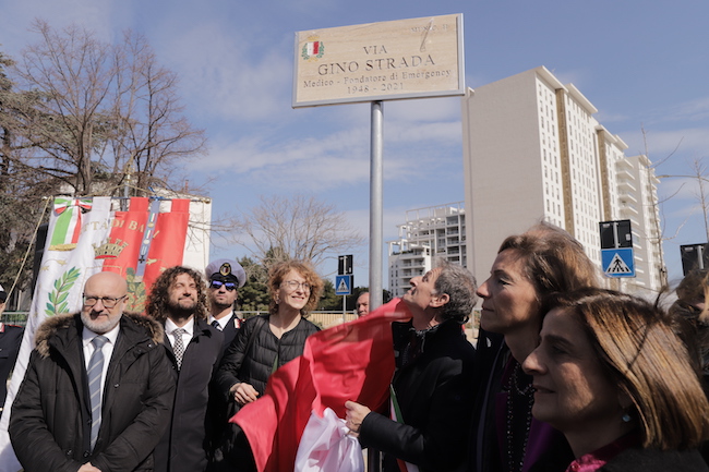Bari, intitolata una traversa di via Amendola a Gino Strada Bari, intitolata una traversa di via Amendola a Gino Strada