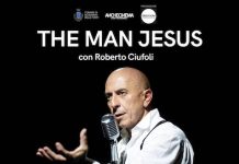 The man Jesus con Roberto Ciufoli ad Acquaviva delle Fonti