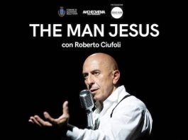The man Jesus con Roberto Ciufoli ad Acquaviva delle Fonti