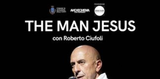 The man Jesus con Roberto Ciufoli ad Acquaviva delle Fonti