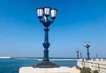 Bari, ricollocati sul lungomare i primi candelabri ornamentali restaurati
