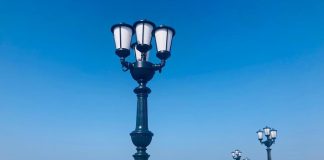Bari, ricollocati sul lungomare i primi candelabri ornamentali restaurati