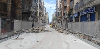 Bari, lavori via Manzoni: posa delle basole sull’isolato tra piazza Garibaldi e via Abate Gimma