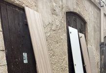 Bari, abbandono arredi di un appartamento in un vicolo: denunciato il responsabile