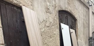 Bari, abbandono arredi di un appartamento in un vicolo: denunciato il responsabile